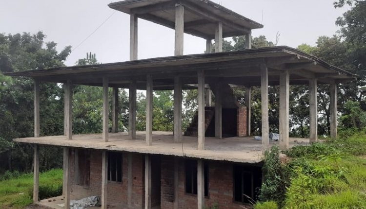 अतिथि-गृह-भवन-१३-वर्षदेखि-अलपत्र